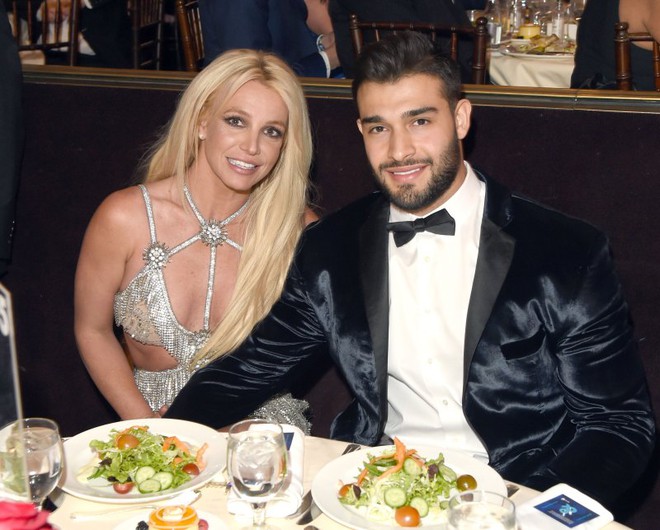 Người m&agrave; Britney Spears tin tưởng nhất l&uacute;c n&agrave;y: Bạn trai k&eacute;m 12 tuổi đ&atilde; ở b&ecirc;n 5 năm, l&agrave; ch&agrave;ng PT ki&ecirc;m model cực mlem - Ảnh 7.