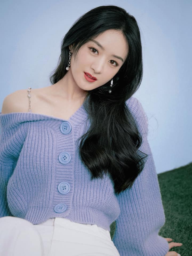 Triệu Lệ Dĩnh bất ngờ trở về nh&agrave; Ph&ugrave;ng Thiệu Phong giữa tin đồn t&aacute;i hợp nhưng diện mạo hack tuổi mới l&agrave; điều g&acirc;y ch&uacute; &yacute; - Ảnh 5.