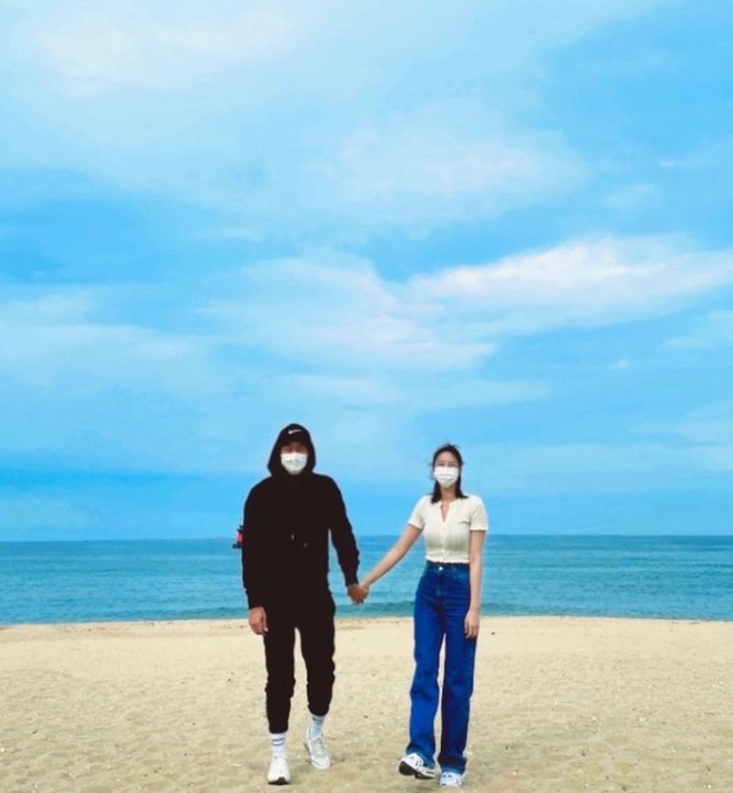 HOT: Nữ idol nổi tiếng n&oacute;ng bỏng của Kpop bất ngờ th&ocirc;ng b&aacute;o kết h&ocirc;n, lại c&ograve;n l&agrave; minh tinh c&ugrave;ng nh&agrave; với Hyun Bin - Ảnh 2.
