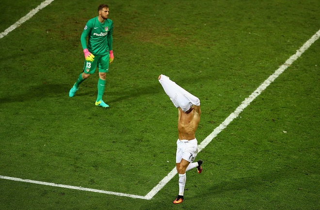 Ph&aacute;p thất bại l&agrave; bởi Mbappe học đ&ograve;i tật xấu của Ronaldo? - Ảnh 2.