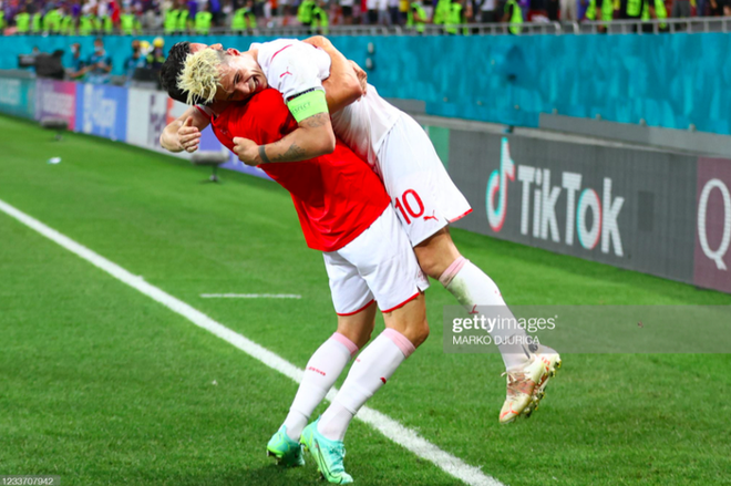 Ảnh: Cầu thủ Thuỵ Sĩ sung sướng vỡ oà sau khi loại đương kim vô địch thế giới Pháp khỏi Euro 2020 - Ảnh 7.