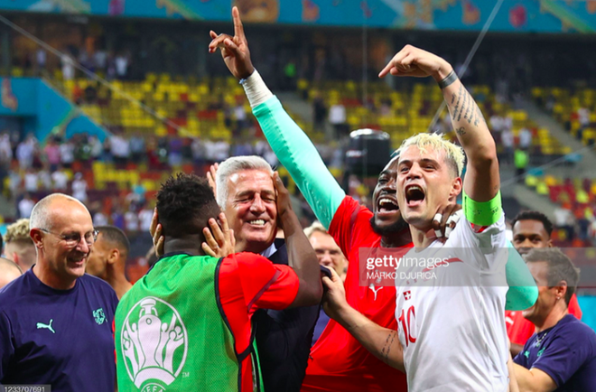 Ảnh: Cầu thủ Thuỵ Sĩ sung sướng vỡ oà sau khi loại đương kim vô địch thế giới Pháp khỏi Euro 2020 - Ảnh 9.