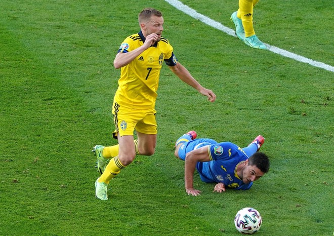 Đ&aacute;nh bại Thụy Điển bằng b&agrave;n thắng v&agrave;ng ph&uacute;t 120+1, Ukraine gặp ĐT Anh ở tứ kết Euro 2020 - Ảnh 2.