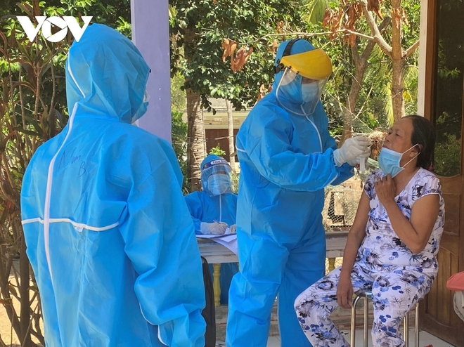 Th&ecirc;m 10 ca dương t&iacute;nh với SARS-CoV-2, Quảng Ng&atilde;i tập trung truy vết F1, F2 - Ảnh 1.