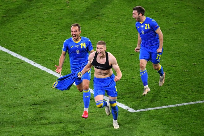Đ&aacute;nh bại Thụy Điển bằng b&agrave;n thắng v&agrave;ng ph&uacute;t 120+1, Ukraine gặp ĐT Anh ở tứ kết Euro 2020 - Ảnh 12.
