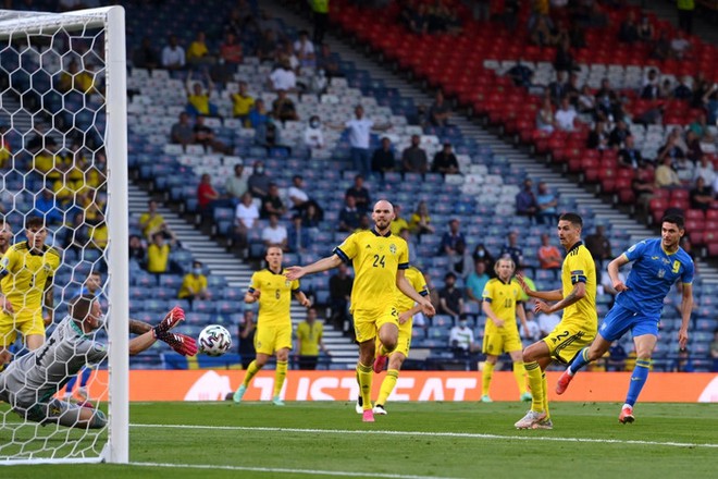 Đ&aacute;nh bại Thụy Điển bằng b&agrave;n thắng v&agrave;ng ph&uacute;t 120+1, Ukraine gặp ĐT Anh ở tứ kết Euro 2020 - Ảnh 3.