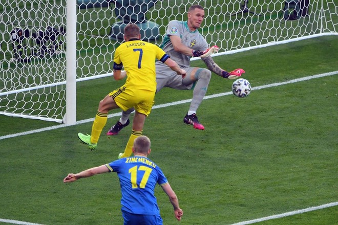 Đ&aacute;nh bại Thụy Điển bằng b&agrave;n thắng v&agrave;ng ph&uacute;t 120+1, Ukraine gặp ĐT Anh ở tứ kết Euro 2020 - Ảnh 4.