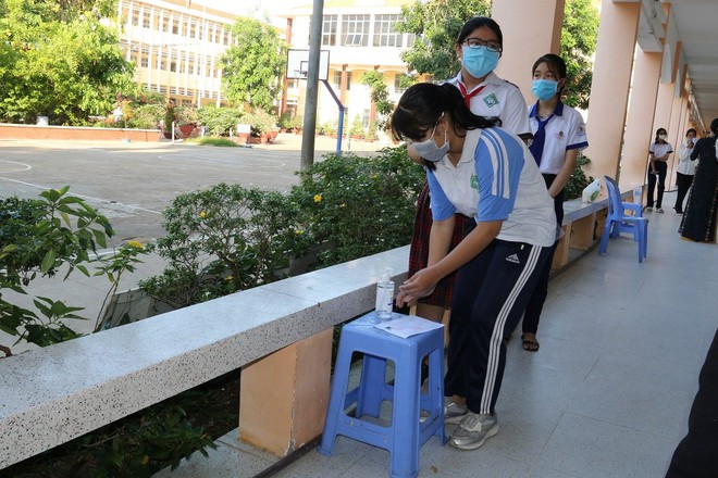 Hình ảnh thí sinh Tiền Giang phòng dịch nghiêm dự thi vào lớp 10 - Ảnh 3.