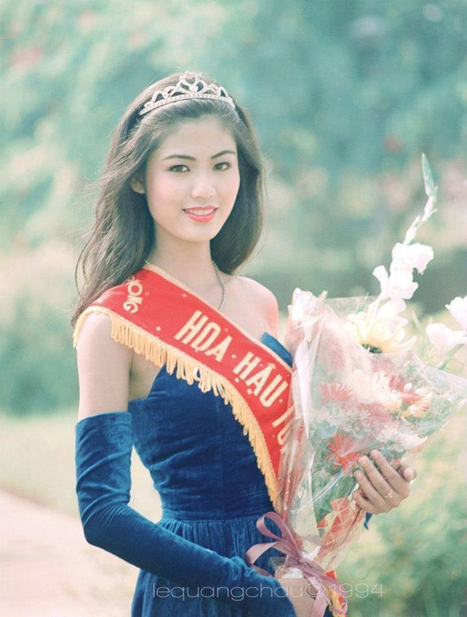Loạt ảnh hiếm năm 18 tuổi của Hoa hậu Nguyễn Thu Thuỷ lúc đăng quang Hoa hậu Việt Nam, nhan sắc bất bại khó ai sánh bằng - Ảnh 2. Loạt ảnh hiếm năm 18 tuổi của Hoa hậu Nguyễn Thu Thuỷ lúc đăng quang Hoa hậu Việt Nam, nhan sắc bất bại khó ai sánh bằng - Ảnh 2.