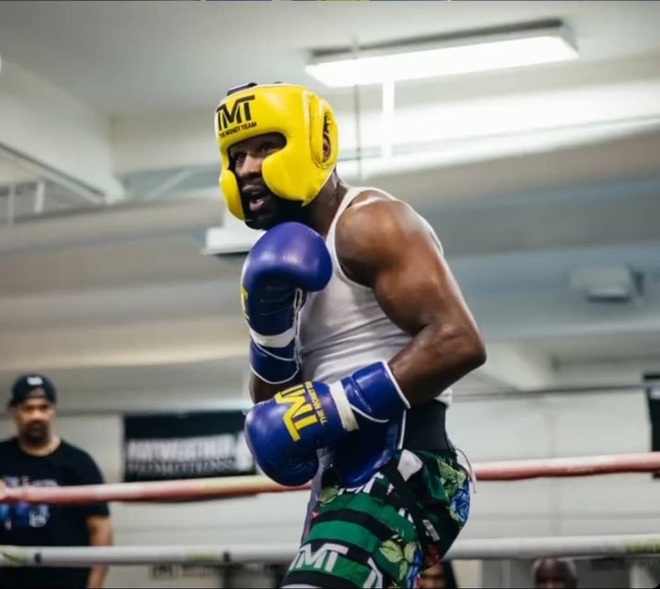 B&ecirc;n trong trại tập của Floyd Mayweather bao gồm những buổi luyện đến giữa đ&ecirc;m để chuẩn bị cho m&agrave;n tr&uacute;t giận trước Logan Paul  - Ảnh 4.