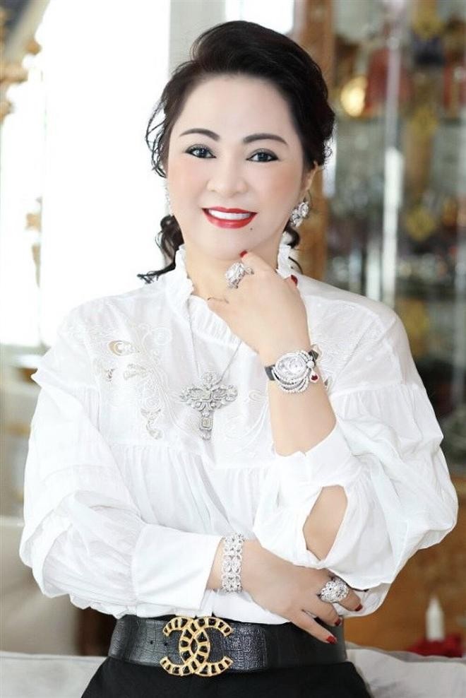 Cận cảnh BST kim cương "hột mít" sau này sẽ được bán hết để làm từ thiện của bà Phương Hằng - Ảnh 1.