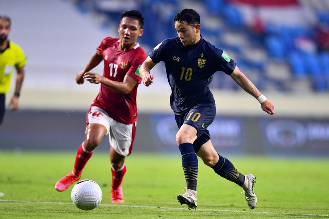 Chanathip mong một lần thi đấu c&ugrave;ng sao trẻ Leicester City trong m&agrave;u &aacute;o ĐT Th&aacute;i Lan - Ảnh 2.