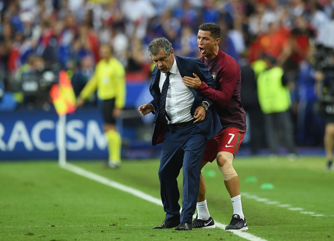 Top 10 trận đấu hay nhất lịch sử Euro (Kỳ 2): Lần đầu đầy x&uacute;c cảm của Ronaldo v&agrave; ph&eacute;p m&agrave;u đến từ Hy Lạp - Ảnh 1.