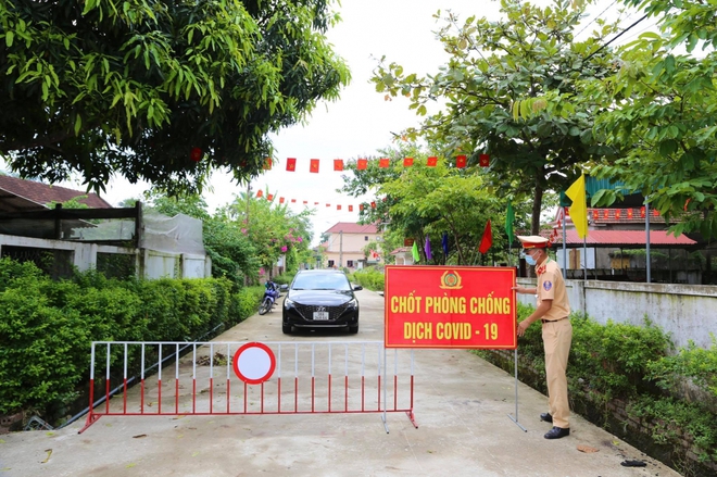 H&agrave; Tĩnh tiếp tục phong tỏa 1 th&ocirc;n c&oacute; 2 ca dương t&iacute;nh với SARS-CoV-2 - Ảnh 1.