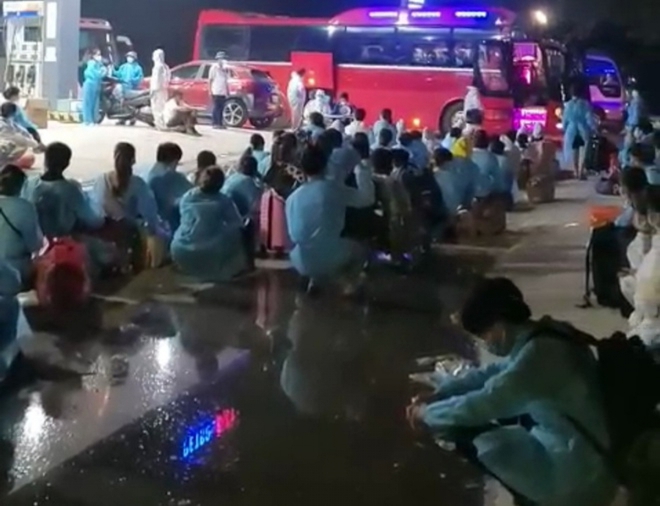 Vượt 3.000 ca Covid-19, Bắc Giang lấy mẫu x&eacute;t nghiệm to&agrave;n tỉnh - Ảnh 1.