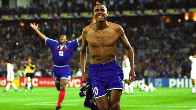 Top 10 trận đấu hay nhất lịch sử Euro (Kỳ 2): Lần đầu đầy x&uacute;c cảm của Ronaldo v&agrave; ph&eacute;p m&agrave;u đến từ Hy Lạp - Ảnh 5.