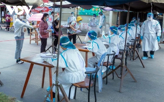 Số ca Covid-19 vượt 35.000, Campuchia tiếp tục được nhận vaccine từ Trung Quốc - Ảnh 1.