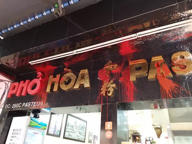 V&agrave;o qu&aacute;n phở nổi tiếng ở TP.HCM bỏ gi&aacute;n v&agrave;o t&ocirc; phở để rồi... l&atilde;nh đủ! - Ảnh 1.