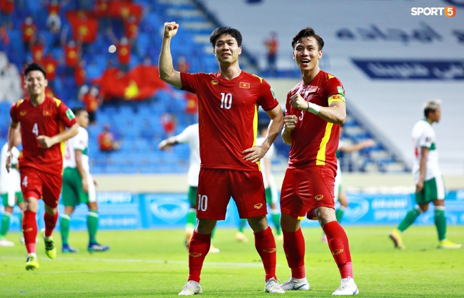Những m&agrave;n ăn mừng đầy ki&ecirc;u h&atilde;nh của ĐT Việt Nam trong trận v&ugrave;i dập Indonesia 4-0 - Ảnh 6.