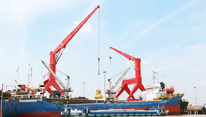 Long An ph&aacute;t hiện tr&ecirc;n t&agrave;u h&agrave;ng 5 ca dương t&iacute;nh với virus SARS-CoV-2 - Ảnh 1.