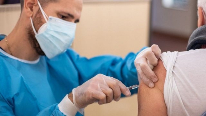 Liệu Anh có thể đánh bại biến thể Delta nếu chỉ dựa vào vaccine Covid-19? - Ảnh 2.