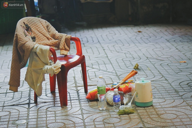 Người vô gia cư lay lắt trong đêm đầu Sài Gòn giãn cách: &quot;Con không có nhà, tối con ra Cầu Mống mà ngủ&quot; - Ảnh 8.
