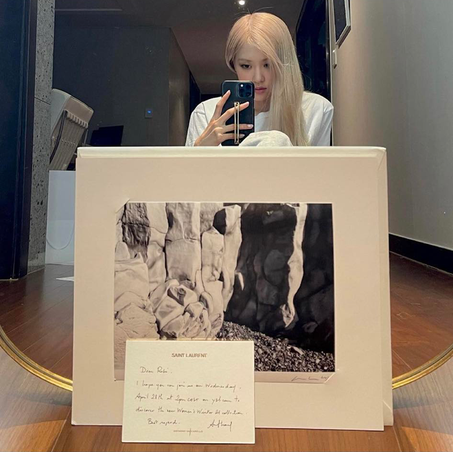 Soi Chi c p IPhone C a Ros BLACKPINK Nh n n Gi n Nh ng Gi L i 