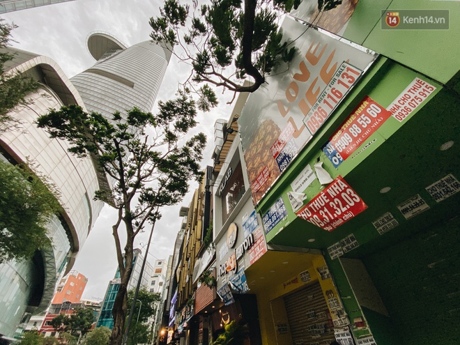 Mặt bằng nhà phố trung tâm Sài Gòn “kiệt sức” vì Covid-19: Chi chít bảng cho thuê nhưng chẳng ai ngó ngàng - Ảnh 11.