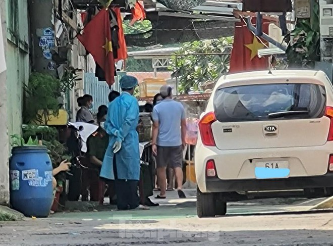 Nam thanh ni&ecirc;n treo cổ trong khu vực đang phong tỏa - Ảnh 1.
