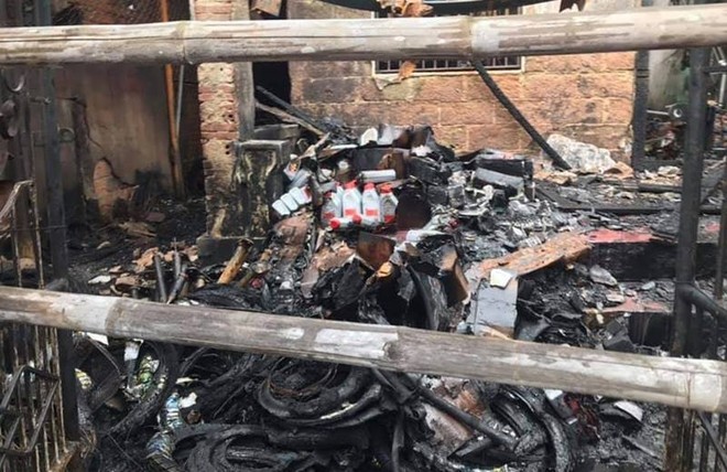 Cháy lớn tại cửa hàng bán phụ tùng xe máy, thiệt hại hàng tỷ đồng - Ảnh 3.