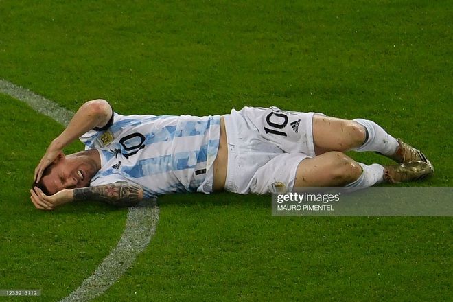 Dẫn dắt Argentina vô địch Nam Mỹ, giờ thì Messi không còn phải cúi đầu hổ thẹn trước Ronaldo về danh hiệu với đội tuyển - Ảnh 11.