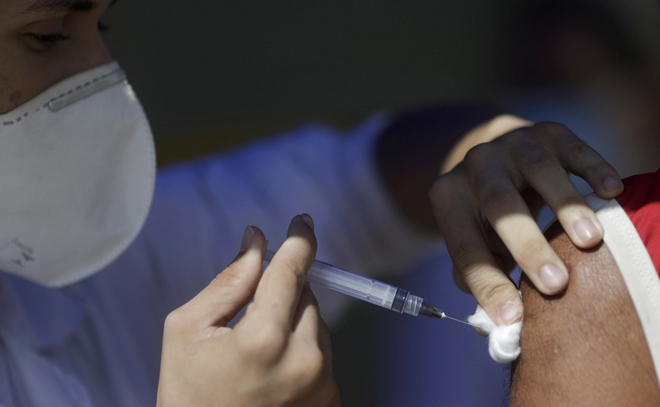Hiện tượng kén chọn vaccine ở Brazil cản trở tiến độ tiêm chủng phòng Covid-19 - Ảnh 1.