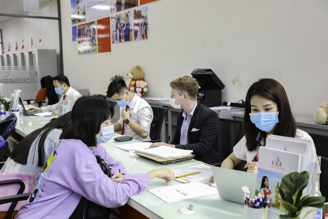 Sau thi tốt nghiệp THPT, th&iacute; sinh đăng k&yacute; x&eacute;t tuyển học bạ tăng kỷ lục - Ảnh 1.