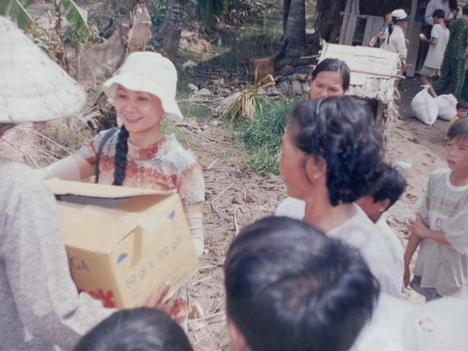 Mẹ Thuỷ Tiên đáp trả khi bị netizen chỉ trích chuyện từ thiện: &quot;Nếu cô tạo nghiệp thì không ai che đậy được, chỉ trừ cô tự sám hối ăn năn&quot; - Ảnh 5.