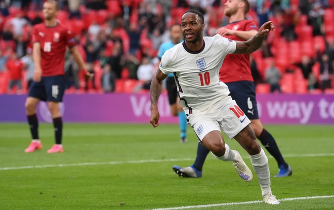 Raheem Sterling: Cầu thủ bị dư luận vùi dập đứng trước cơ hội trở thành người hùng Vương quốc Anh - Ảnh 3.