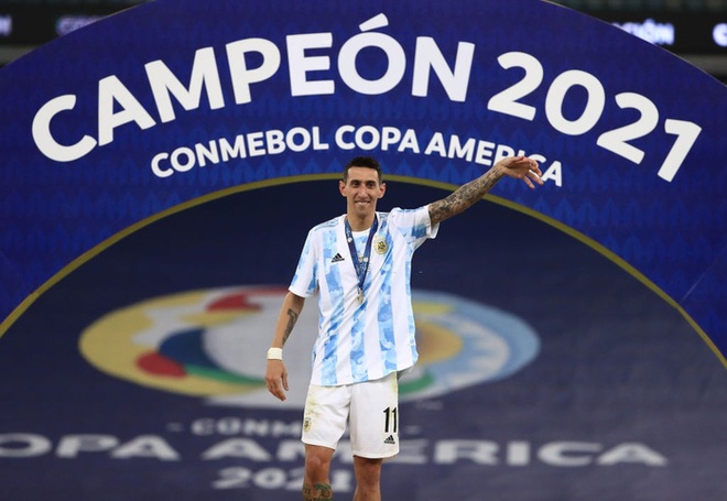 Ảnh: Messi nhắm nghiền mắt hôn chiếc cúp vô địch Nam Mỹ được cả quốc gia Argentina chờ đợi suốt 28 năm - Ảnh 4.