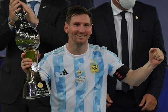 Ảnh: Messi được cả đội nắm chân tay, tung lên trời sau khi hoàn thành mảnh ghép cuối cùng cho sự nghiệp hoàn hảo - Ảnh 9.