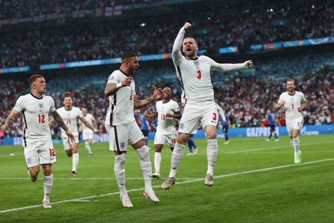 Hình ảnh đau lòng cuối trận Chung kết Euro 2020: David Beckham thẫn thờ giữa đám đông, mặt buồn thiu khi Anh thua Ý - Ảnh 7.