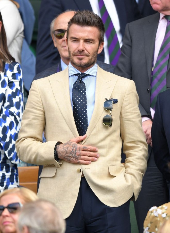 David Beckham càn quét từ Wimbledon đến Euro: Lên đồ biến sự kiện thành sàn diễn, visual đỉnh cao đè bẹp Tom Cruise - Ed Sheeran - Ảnh 8.