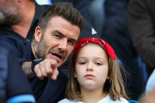 Thế lực nhí cute nhất Chung kết Euro 2020: Harper lên đồ điệu đà bên bố David Beckham, còn khoe sắc xinh xỉu ở hậu trường - Ảnh 9.