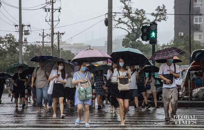 Trung Quốc nâng cảnh báo mưa bão, Tứ Xuyên báo động - Ảnh 2.