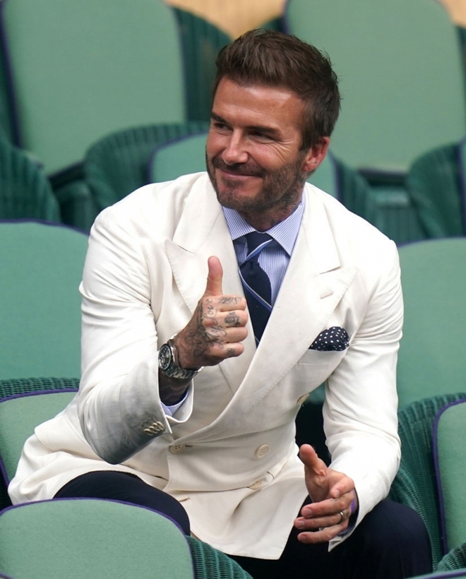 David Beckham càn quét từ Wimbledon đến Euro: Lên đồ biến sự kiện thành sàn diễn, visual đỉnh cao đè bẹp Tom Cruise - Ed Sheeran - Ảnh 6.