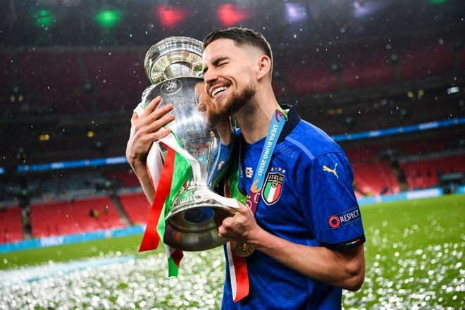Ảnh: Italy nâng cao chiếc cúp vô địch Euro sau 53 năm chờ đợi - Ảnh 9.
