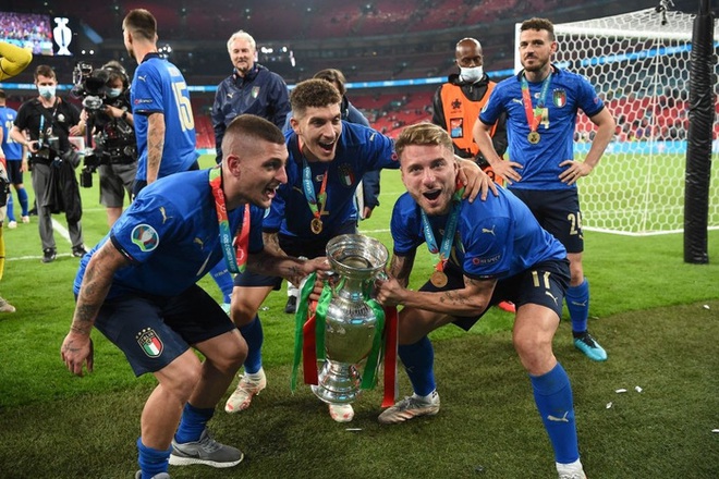 Ảnh: Italy nâng cao chiếc cúp vô địch Euro sau 53 năm chờ đợi - Ảnh 10.