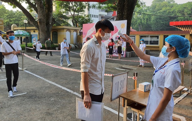 Điểm chuẩn v&agrave;o đại học năm nay sẽ tăng hay giảm? - Ảnh 1.