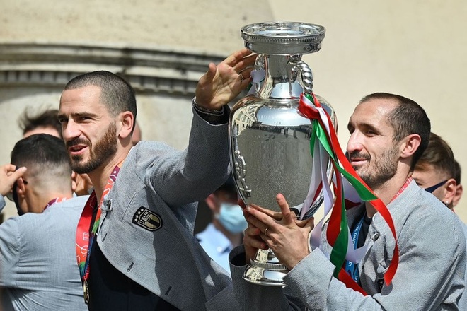 Tuyển Italy hãnh diện mang cúp bạc Euro 2020 tới diện kiến Tổng thống - Ảnh 4.
