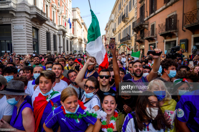 Tuyển Italy hãnh diện mang cúp bạc Euro 2020 tới diện kiến Tổng thống - Ảnh 9.