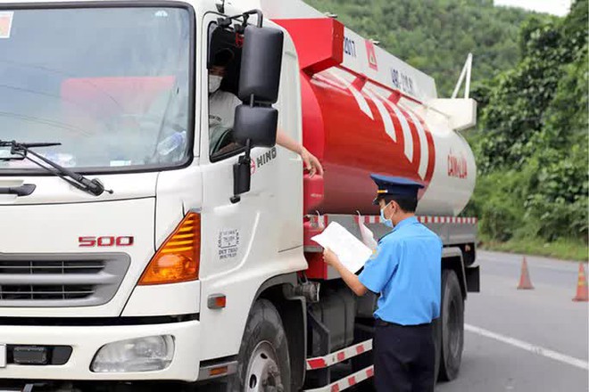 L&acirc;m Đồng: Phụ xe tải mắc Covid-19, Sở Y tế hỏa tốc truy vết 3 huyện dọc Quốc lộ 20 - Ảnh 1.