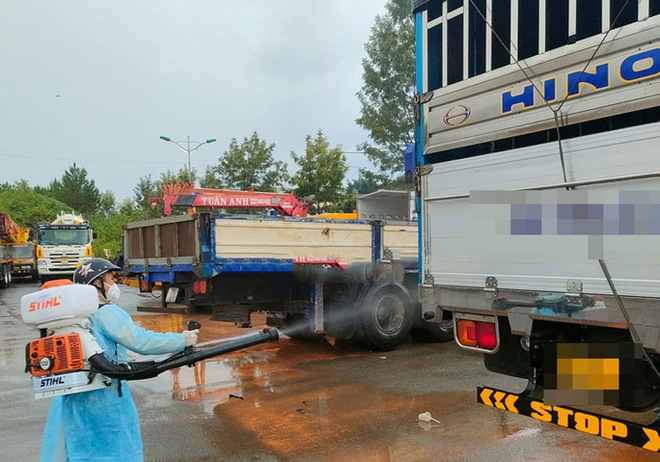 L&acirc;m Đồng: Phụ xe tải mắc Covid-19, Sở Y tế hỏa tốc truy vết 3 huyện dọc Quốc lộ 20 - Ảnh 2.