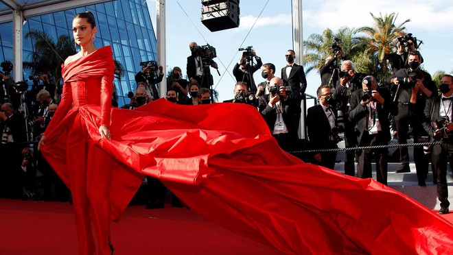Thảm đỏ LHP Cannes: Tình cũ Brooklyn Beckham lộng lẫy nhưng mặt đầy mụn, mỹ nhân Catwoman như trải thảm hoa rực rỡ nhất hôm nay - Ảnh 12.